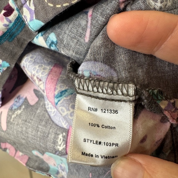 Koi by Kathy Peterson Printed Scrub Top Size L F1.2 - Picture 5 of 10